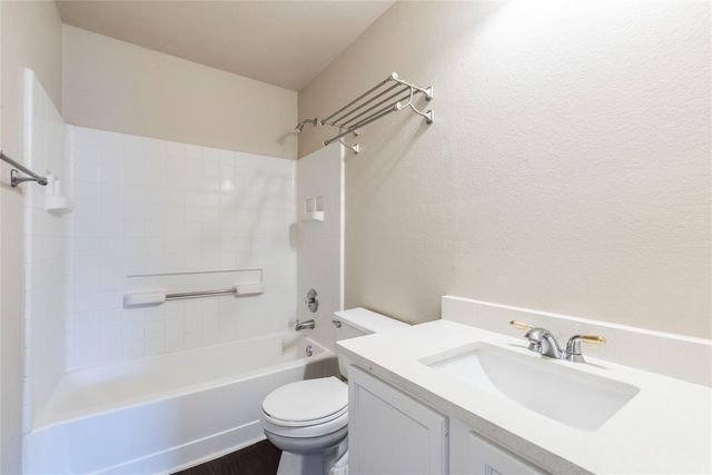 8712 Dittmar Oaks DR, Austin, TX 78748