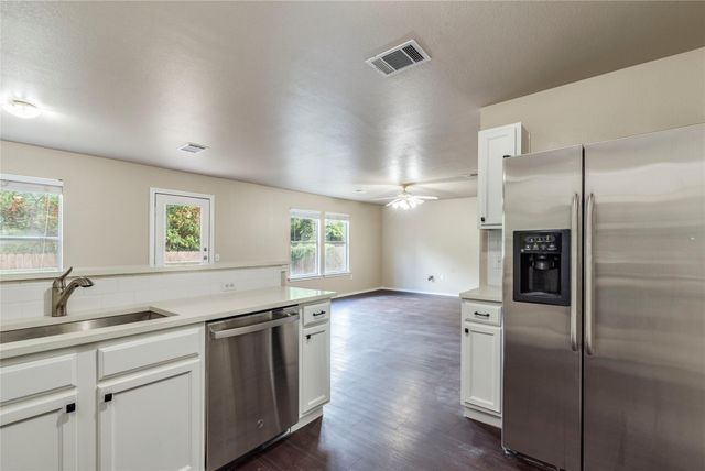 8712 Dittmar Oaks DR, Austin, TX 78748