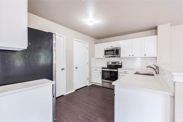 8712 Dittmar Oaks DR, Austin, TX 78748