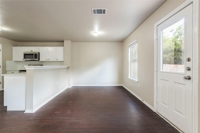 8712 Dittmar Oaks DR, Austin, TX 78748