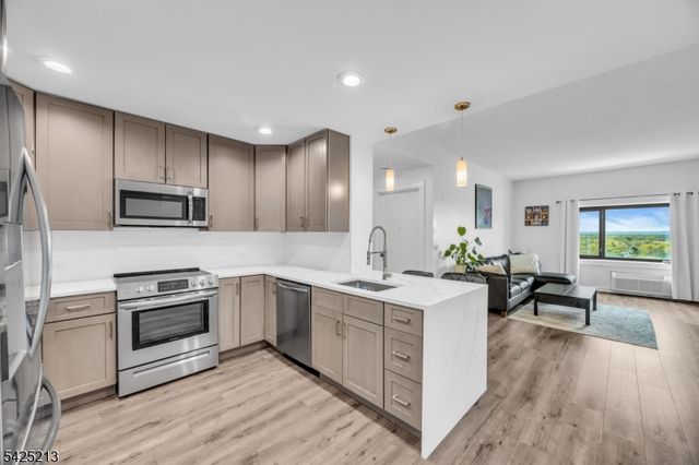 1 Carriage City Plz 1620, Rahway City, NJ 07065