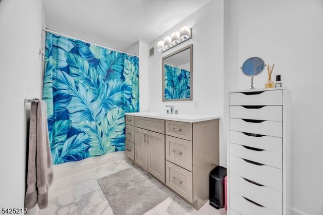 1 Carriage City Plz 1620, Rahway City, NJ 07065