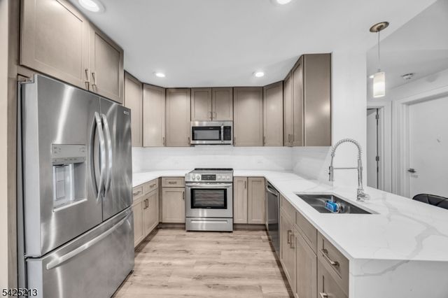 1 Carriage City Plz 1620, Rahway City, NJ 07065
