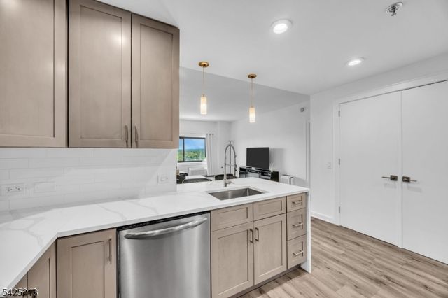 1 Carriage City Plz 1620, Rahway City, NJ 07065