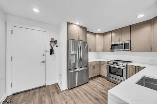 1 Carriage City Plz 1620, Rahway City, NJ 07065
