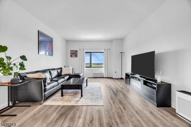 1 Carriage City Plz 1620, Rahway City, NJ 07065