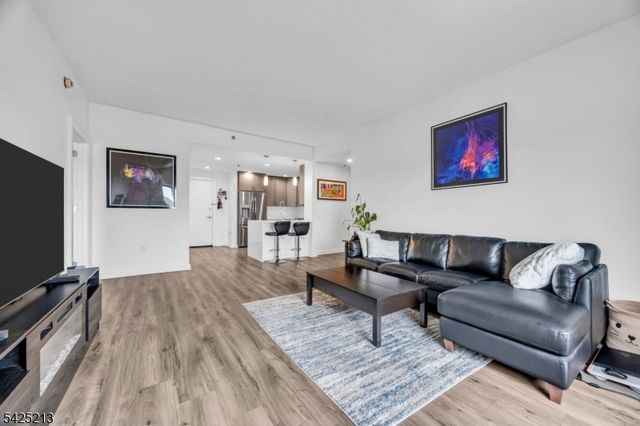 1 Carriage City Plz 1620, Rahway City, NJ 07065