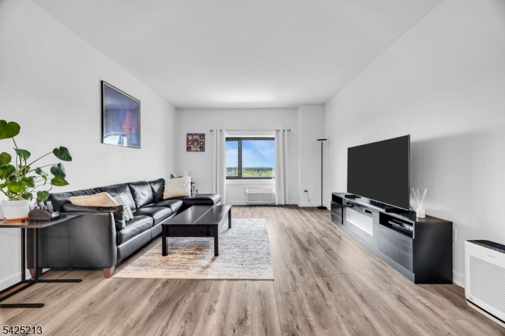 1 Carriage City Plz 1620, Rahway City, NJ 07065