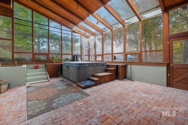 385 Sunrise Blvd N, Twin Falls, ID 83301