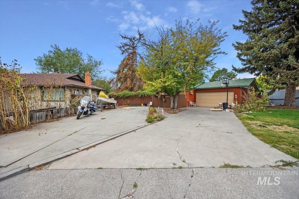 385 Sunrise Blvd N, Twin Falls, ID 83301