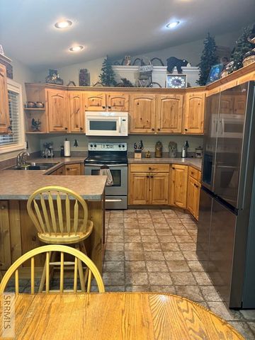 2890 N Azure Drive, Idaho Falls, ID 83401