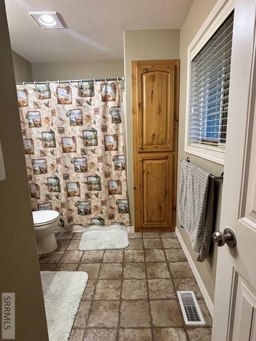2890 N Azure Drive, Idaho Falls, ID 83401