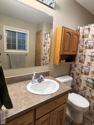 2890 N Azure Drive, Idaho Falls, ID 83401