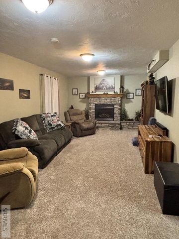 2890 N Azure Drive, Idaho Falls, ID 83401