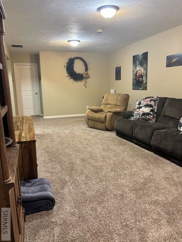 2890 N Azure Drive, Idaho Falls, ID 83401