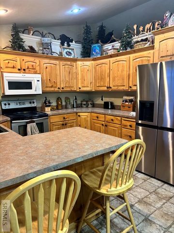 2890 N Azure Drive, Idaho Falls, ID 83401