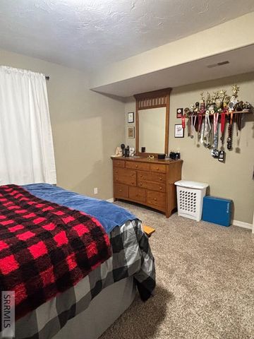 2890 N Azure Drive, Idaho Falls, ID 83401