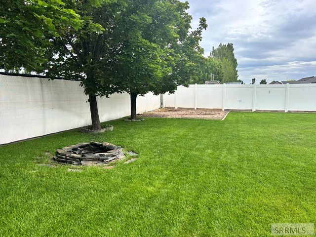 2890 N Azure Drive, Idaho Falls, ID 83401