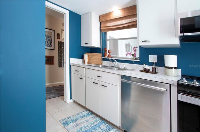 3252 WESTFORD LANE 122, Sarasota, FL 34231