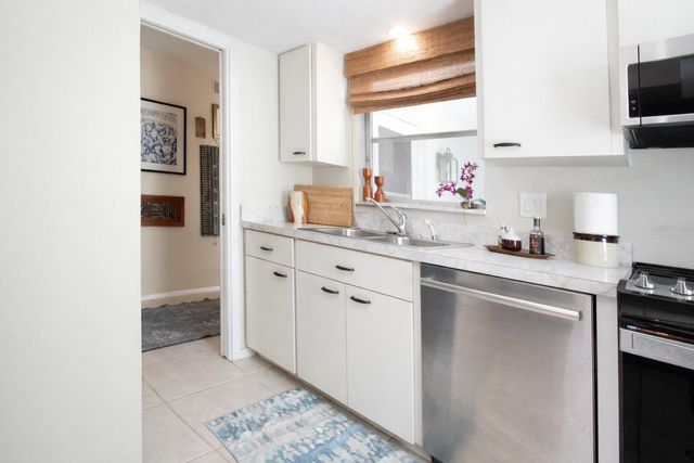 3252 WESTFORD LANE 122, Sarasota, FL 34231