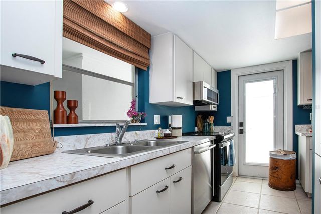 3252 WESTFORD LANE 122, Sarasota, FL 34231