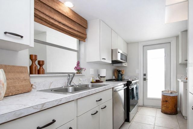 3252 WESTFORD LANE 122, Sarasota, FL 34231