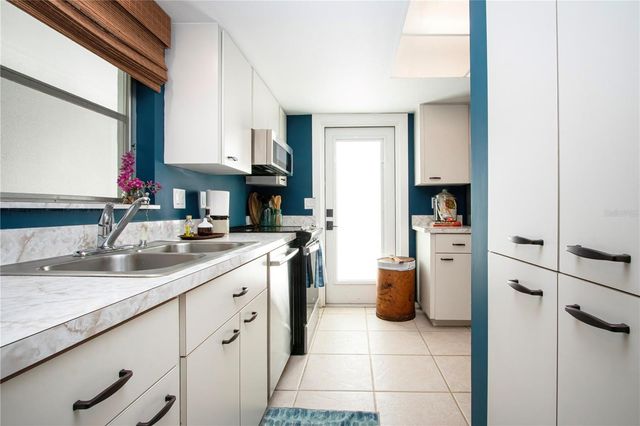 3252 WESTFORD LANE 122, Sarasota, FL 34231