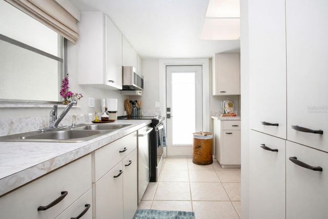 3252 WESTFORD LANE 122, Sarasota, FL 34231