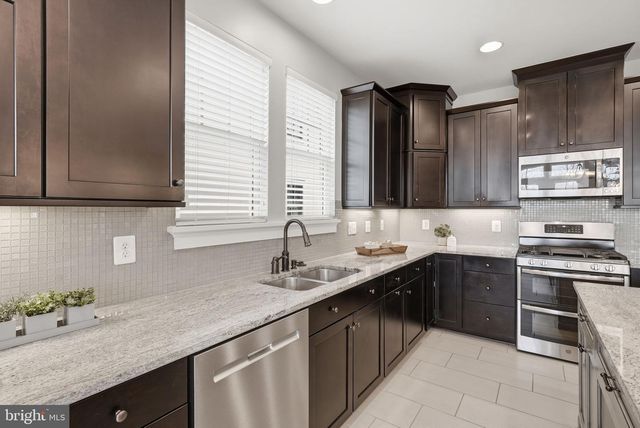 16956 TAKEAWAY LN, Dumfries, VA 22026