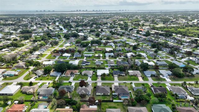 1922 SE Camilo St, Port St. Lucie, FL 34952