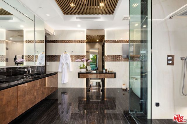 976 Bel Air Road, Los Angeles, CA 90077