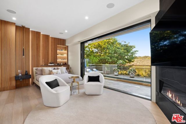 976 Bel Air Road, Los Angeles, CA 90077