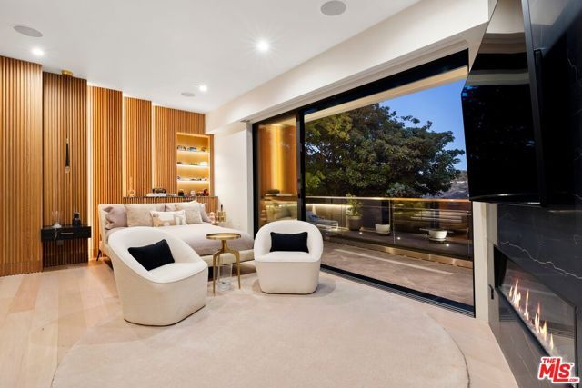 976 Bel Air Road, Los Angeles, CA 90077