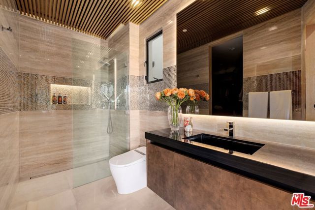 976 Bel Air Road, Los Angeles, CA 90077