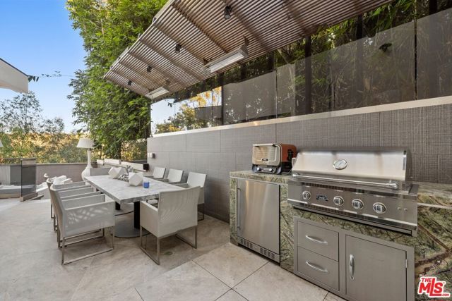 976 Bel Air Road, Los Angeles, CA 90077