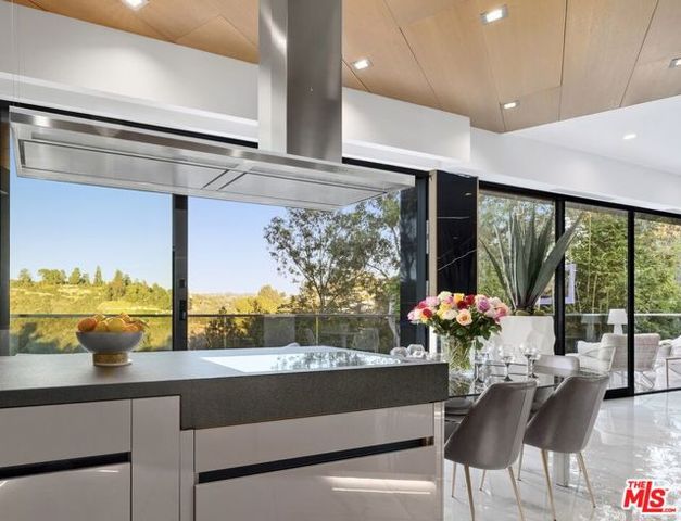 976 Bel Air Road, Los Angeles, CA 90077