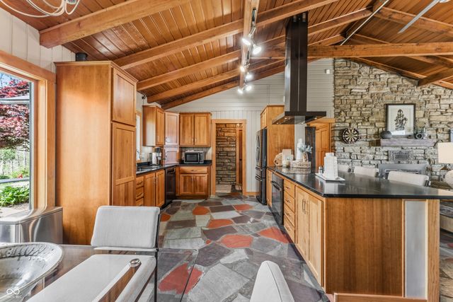 488 Town Hill Road E, Nashville, IN 47448
