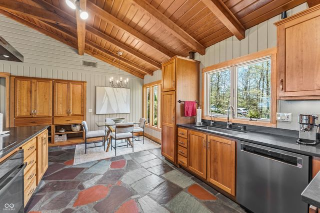 488 Town Hill Road E, Nashville, IN 47448
