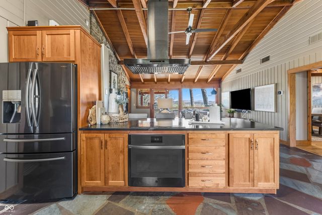 488 Town Hill Road E, Nashville, IN 47448