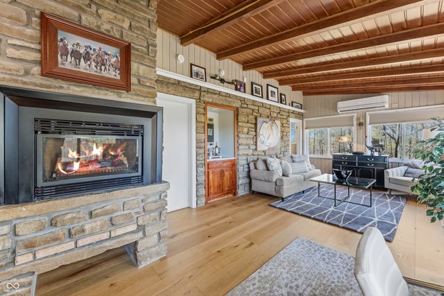 488 Town Hill Road E, Nashville, IN 47448