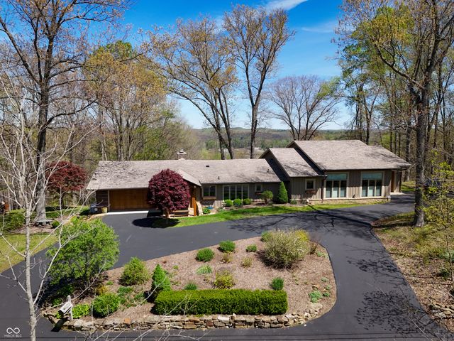 488 Town Hill Road E, Nashville, IN 47448