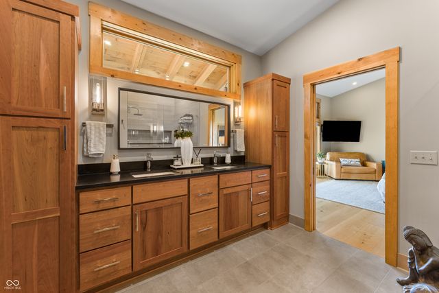 488 Town Hill Road E, Nashville, IN 47448