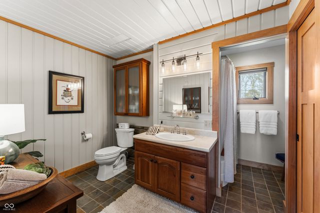 488 Town Hill Road E, Nashville, IN 47448