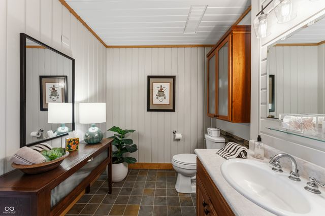 488 Town Hill Road E, Nashville, IN 47448