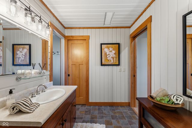 488 Town Hill Road E, Nashville, IN 47448