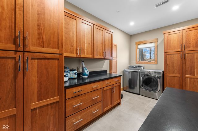 488 Town Hill Road E, Nashville, IN 47448