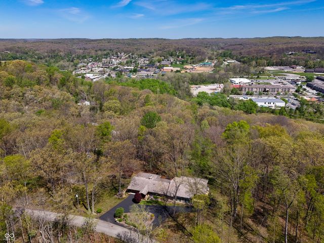 488 Town Hill Road E, Nashville, IN 47448