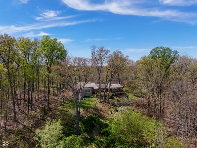 488 Town Hill Road E, Nashville, IN 47448