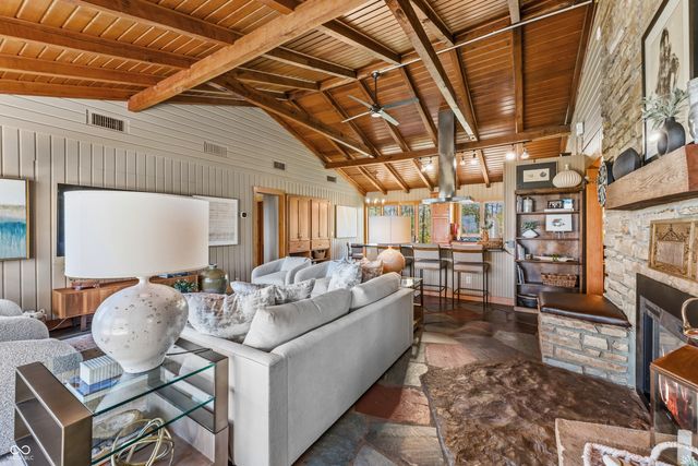 488 Town Hill Road E, Nashville, IN 47448