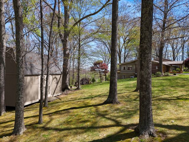 488 Town Hill Road E, Nashville, IN 47448